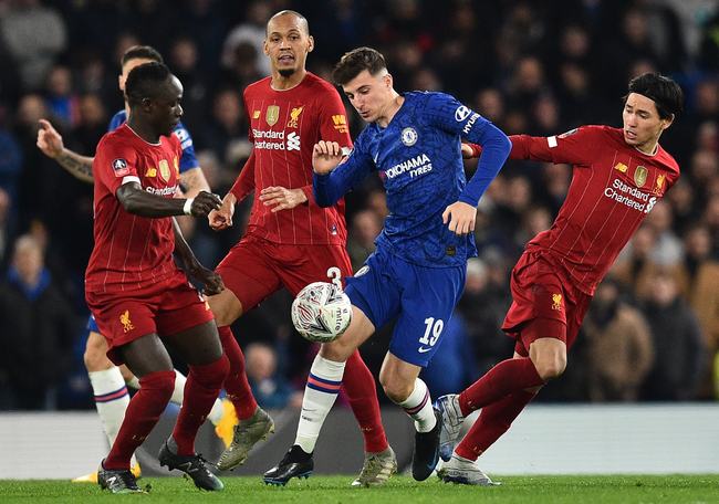 曼联主场1-1战平西汉姆联，近5轮仅1胜，阿莫林临场换人失误导致失利，球队前景堪忧。