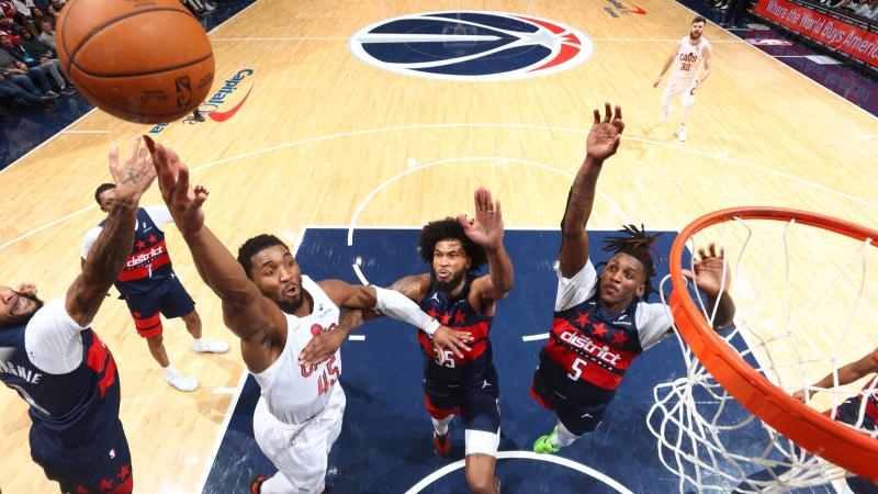 梅西获美职联MVP并率队首夺总冠军，雨中致歉开幕式取消