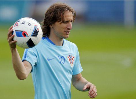 中超官方发2025赛季前四排名走势图：榜首共12次易主